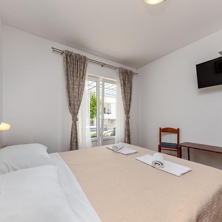 Bed And Breakfast Ivona Baska Voda Ngoại thất bức ảnh