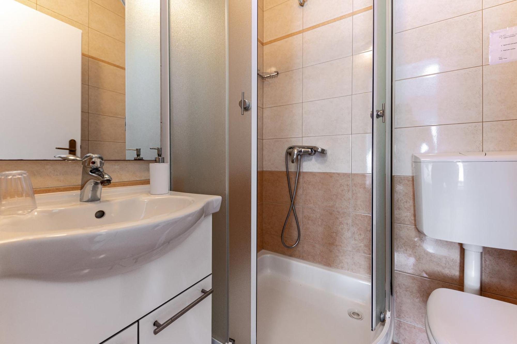 Bed And Breakfast Ivona Baska Voda Ngoại thất bức ảnh