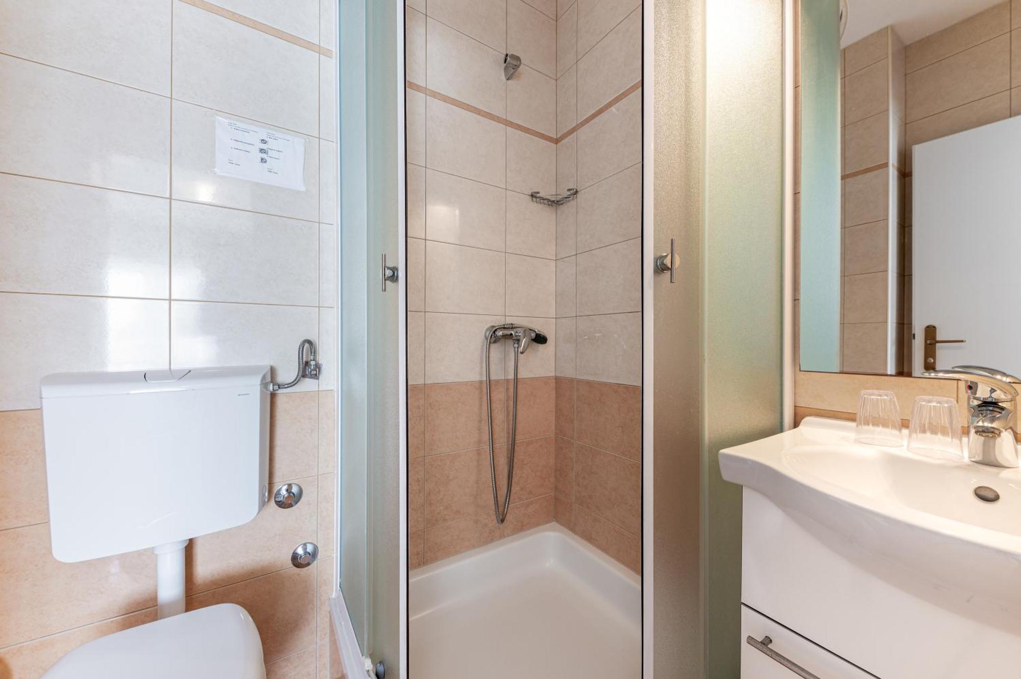 Bed And Breakfast Ivona Baska Voda Phòng bức ảnh