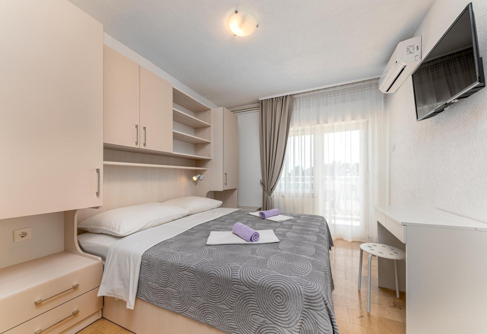 Bed And Breakfast Ivona Baska Voda Phòng bức ảnh