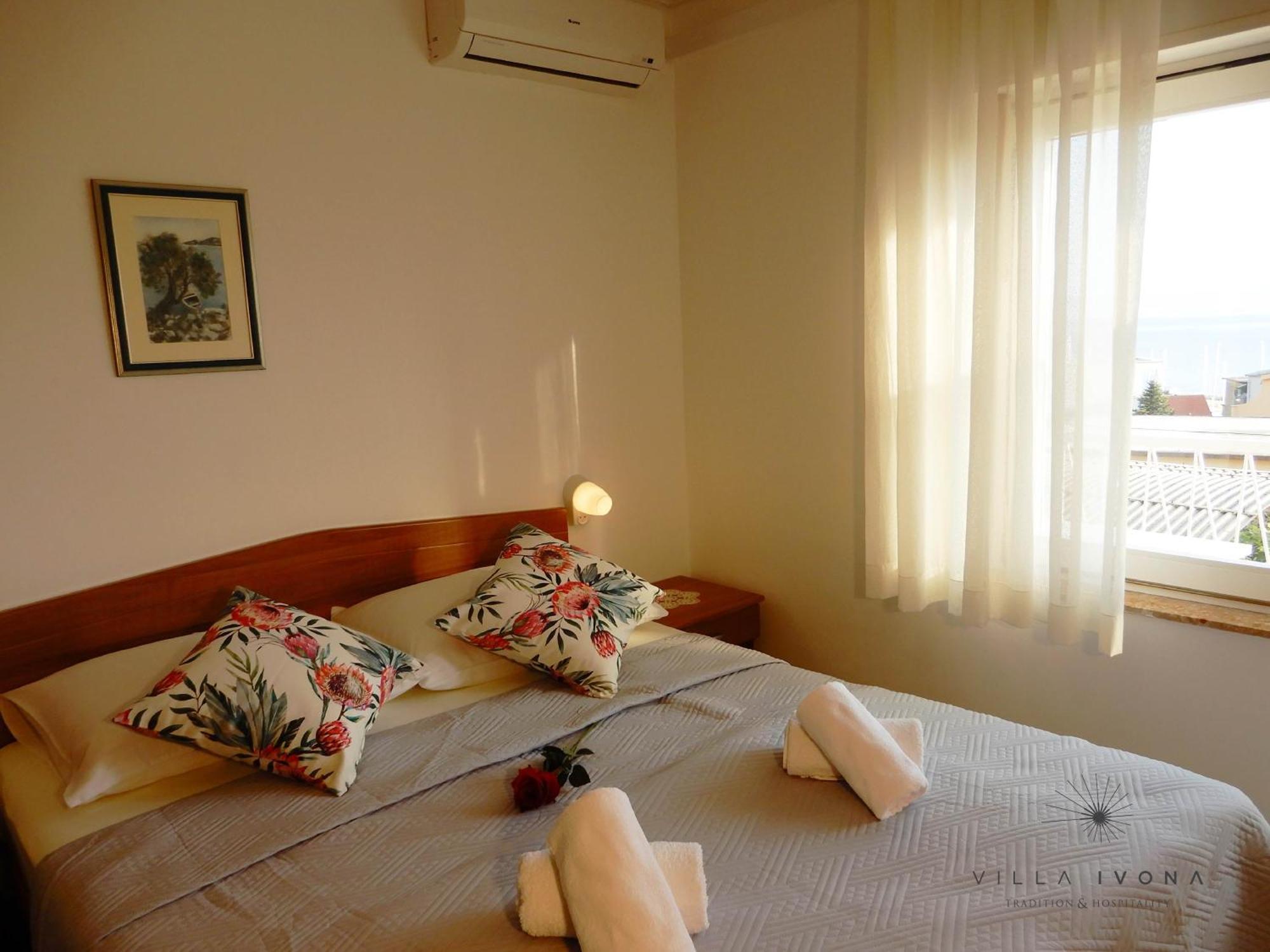 Bed And Breakfast Ivona Baska Voda Phòng bức ảnh