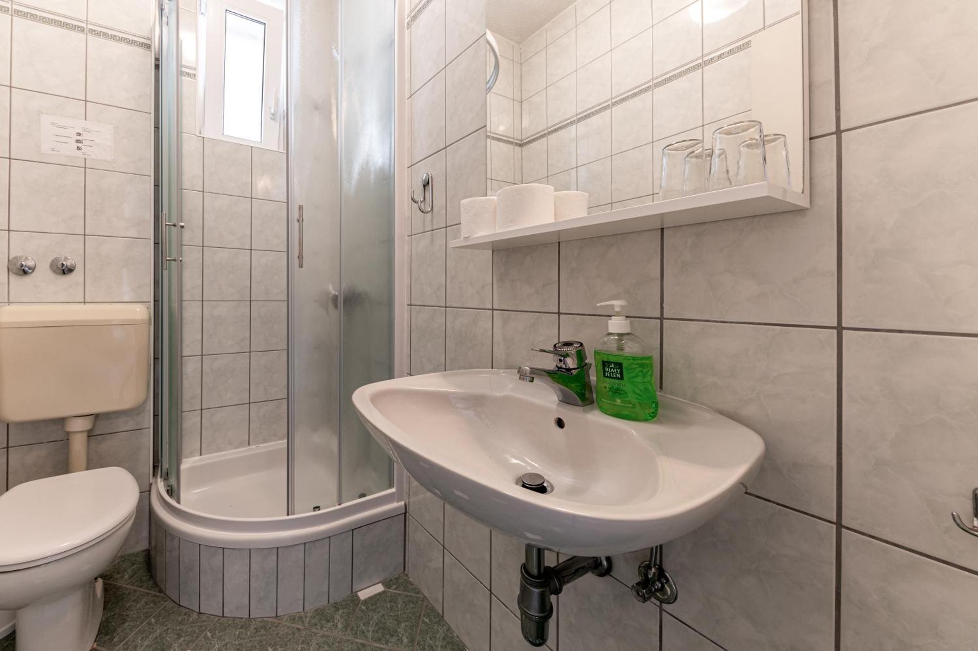 Bed And Breakfast Ivona Baska Voda Ngoại thất bức ảnh
