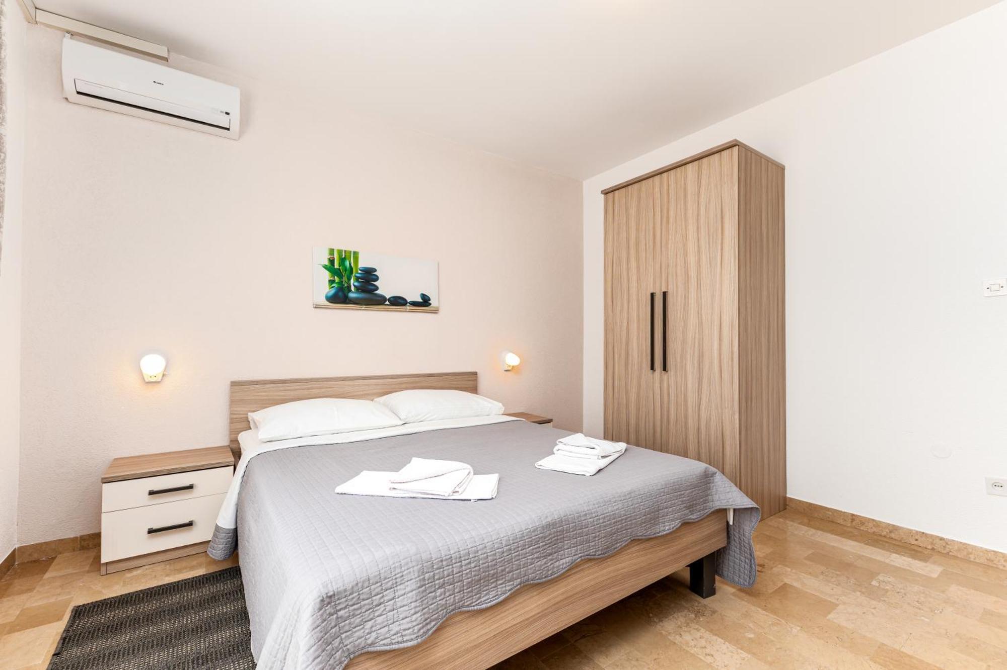 Bed And Breakfast Ivona Baska Voda Phòng bức ảnh