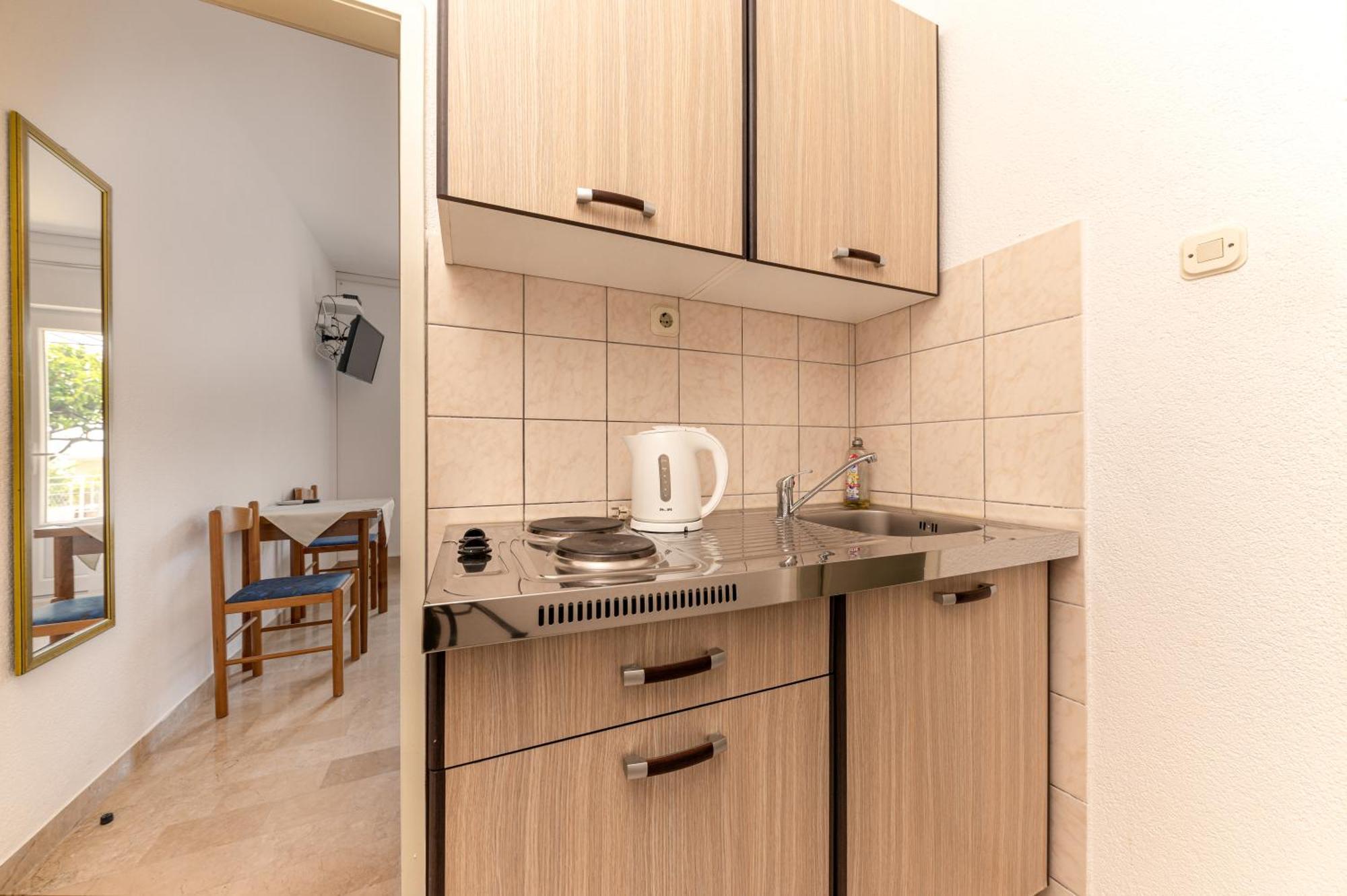 Bed And Breakfast Ivona Baska Voda Phòng bức ảnh
